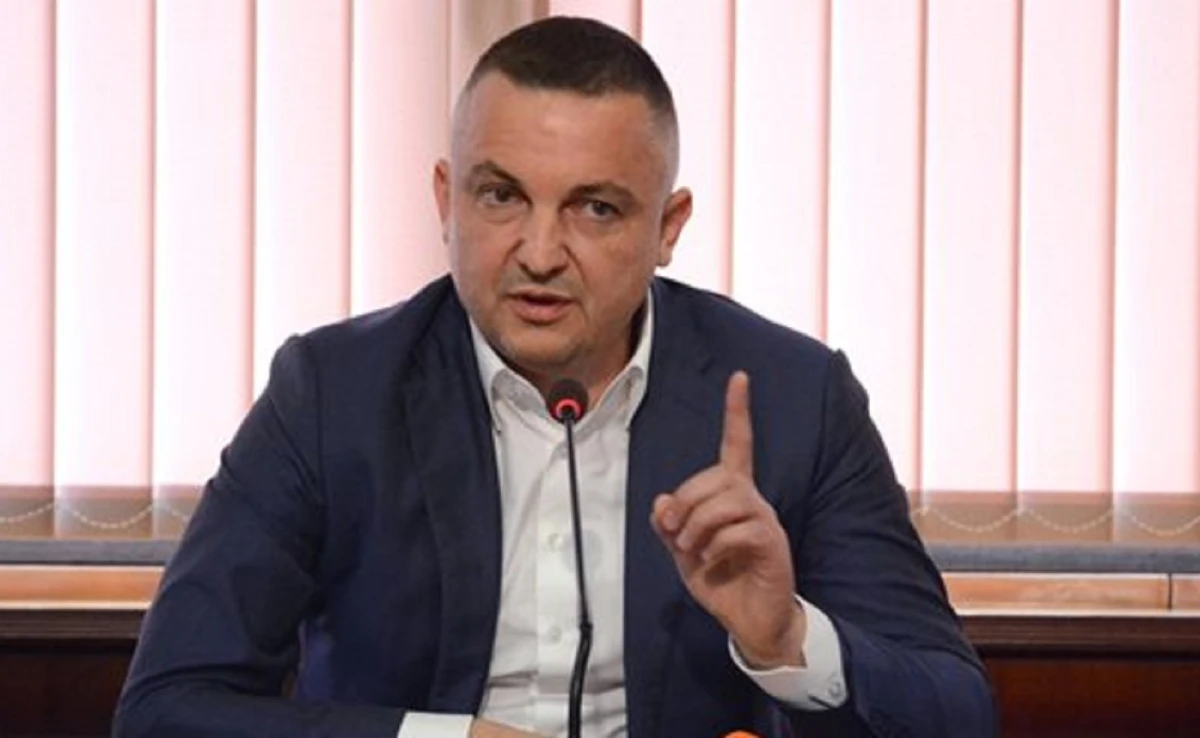 Махането на винилната ограда на Баба Алино не решава по