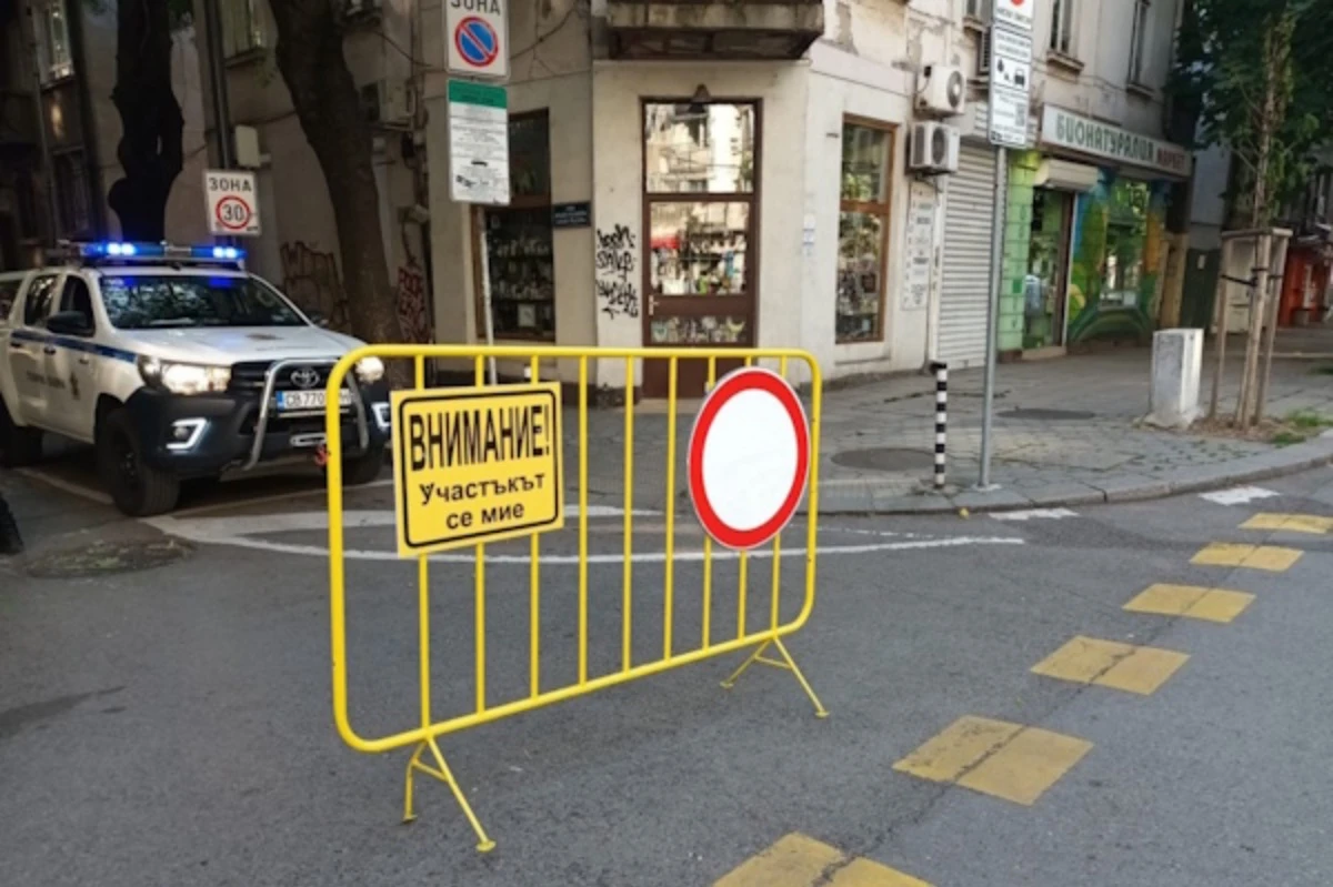 Столичната община започва поетапно миене по карета на улици тротоари