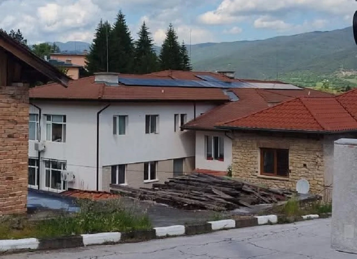 Община Чепеларе продължава успешната реализация на проект Инсталиране на фотоволтаични