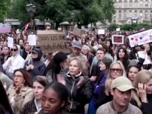 "Ужасен провал на държавата": Протести в Париж след жестокото убийство на 11-годишно момиче