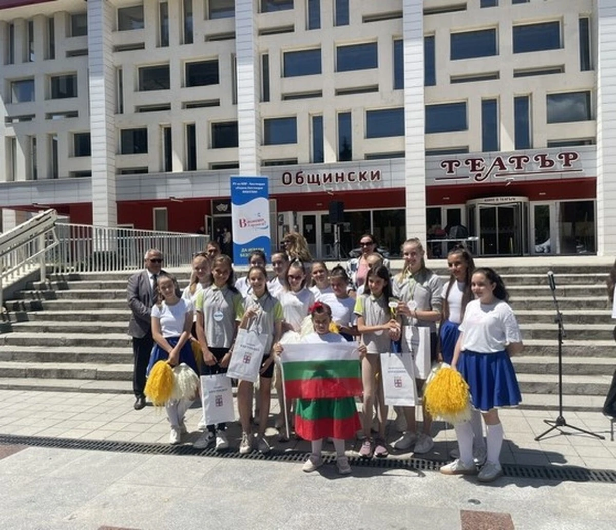 С голямо тържество по случай завършването на учебната година и