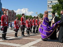 Осветиха знамето на 27-ми ученически гвардейски отряд