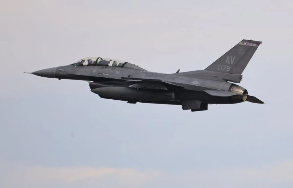 Доставката на вторите осем изтребителя F 16 ще бъде забавена