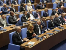 След като стигна 4236 евро: Депутати предлагат замразяване на заплатите си