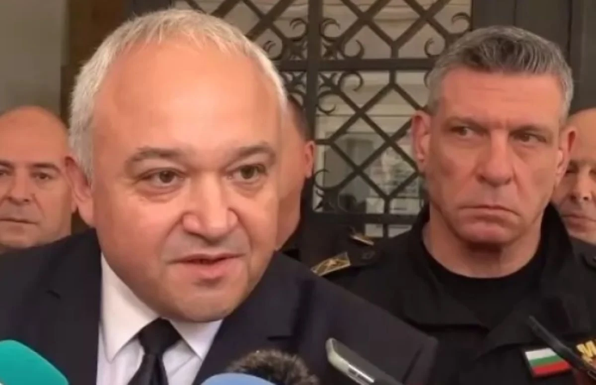 Очевидно има подготвен от по напред политически ход който в