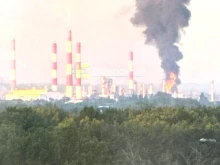 Дронове и ракети летят към Русия: Горят военен склад и нефтопреработвателен завод