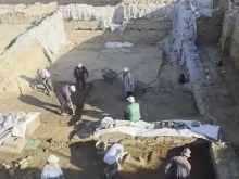 Стъпала на мраморно божество, вероятно на Артемида, откриха при проучванията на Хераклея Синтика