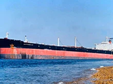 Издирват трима моряци след американска атака срещу танкер край Оман