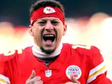 Патрик Махоумс ще стане първият играч в NFL с приход от 500 милиона долара