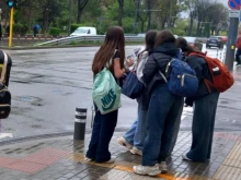 Много българчета използват лятната ваканция, за да препечелят – какви са условията за работа при непълнолетните