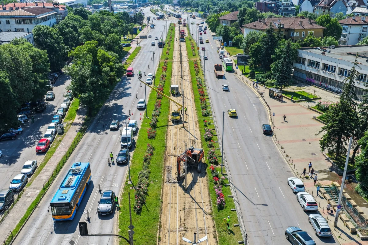 Столичната община започва реконструкцията на 1 2 км трамвайното трасе