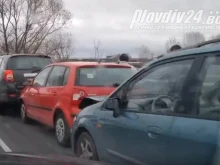 Верижна катастрофа блокира Околовръстното на Пловдив