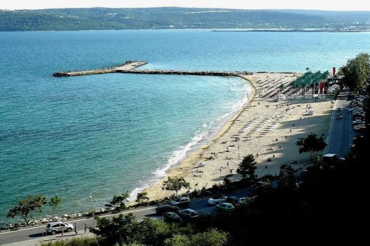 РЗИ Варна провери годни ли са водите край морския град