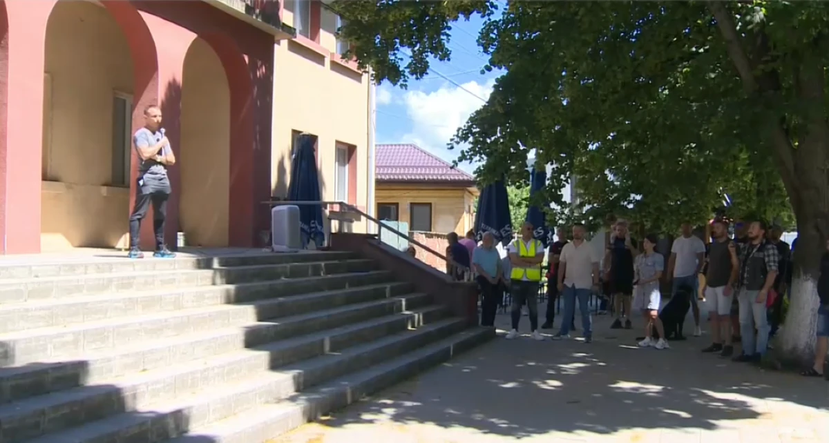 След бурната обществена реакция на клипа в днес хората от