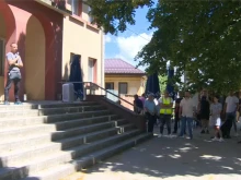 Протест в Лесново след скандала за шепа череши