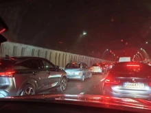 Движението в тунела на магистрала "Тракия" е парализирано