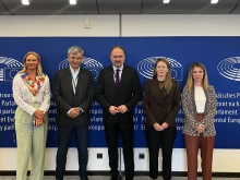 Пенкова и еврокомисарят по енергетика отчетоха напредък по реформата на европейските електропреносни мрежи