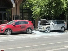 Подпалиха автомобили на българското посолство в Скопие