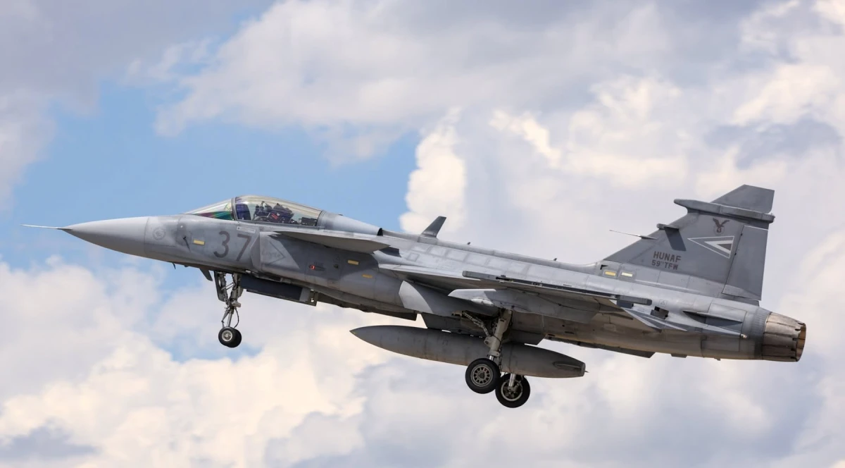 Екипажи на българските изтребители F 16 Block 70 и МиГ