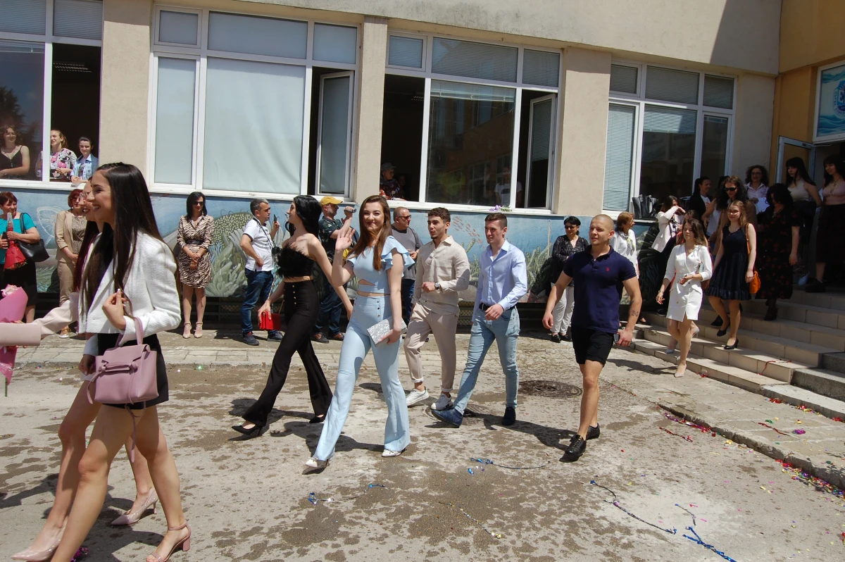 Тазгодишните матури са оказаха голям успех за зрелостниците Оценките тази