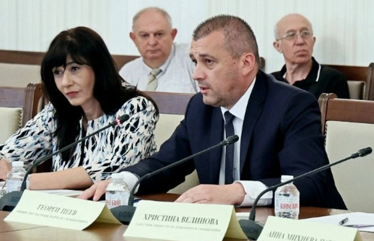 Транспортният министър участва в първия блиц контрол в Комисията по