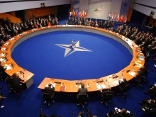 Министрите на отбраната на НАТО се събират днес