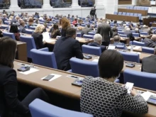 Депутатите гласуват нов външен дълг