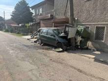 Четири деца са в болница след катастрофата в Горна Оряховица, колата се е ударила в други коли, стълб и гараж
