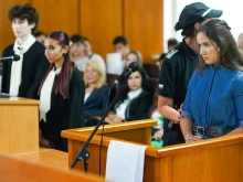"Ученически съд" осъди на 15 години затвор Албена от разказа на Йордан Йовков