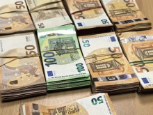Задържаха 73-годишен мъж за подкуп от 7000 евро при сделка с имоти в Гълъбово