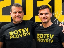 Нов договор за 4 години: Никола Илиев се снима с шефа си Илиян Филипов