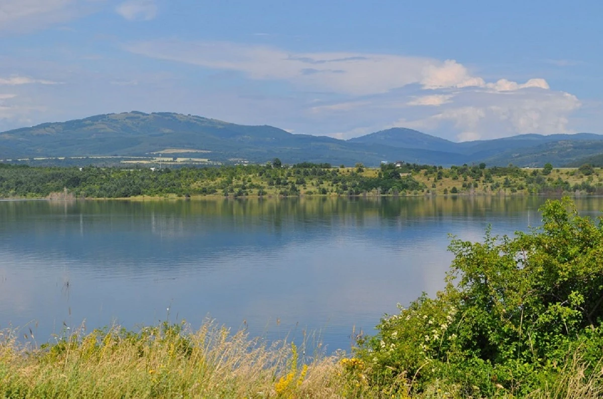 Възрастен мъж на 72 години е открит удавен във водите