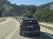 Още от рано сутрин: Нова огромна опашка от автомобили пред "Маказа"