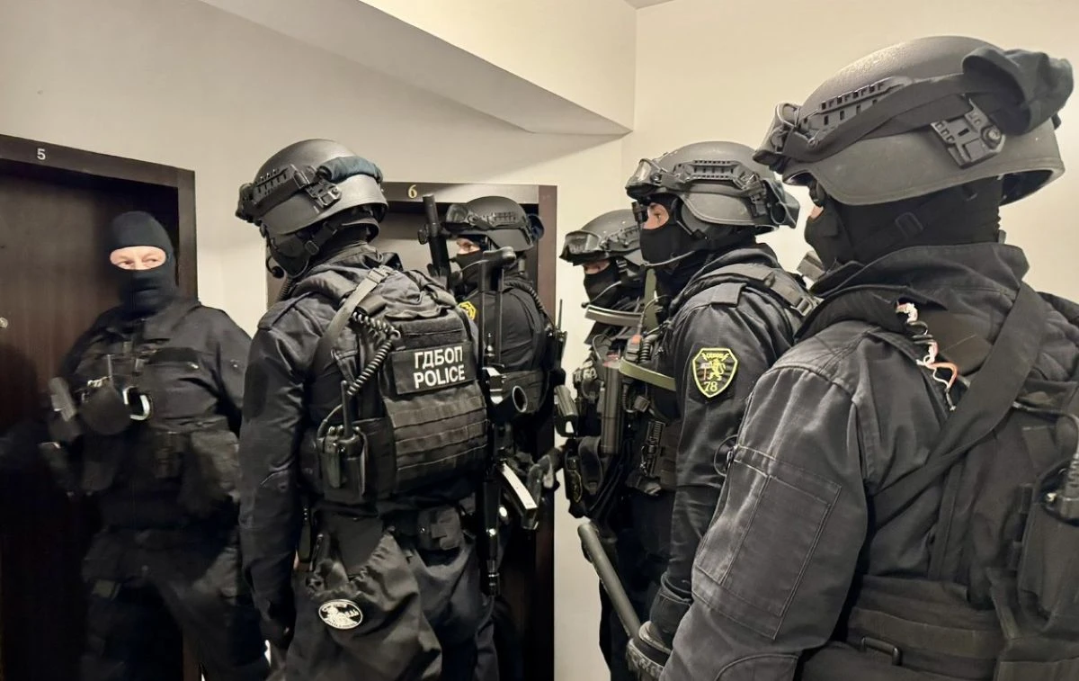 Български и румънските власти разбиха мрежа за клониране на карти