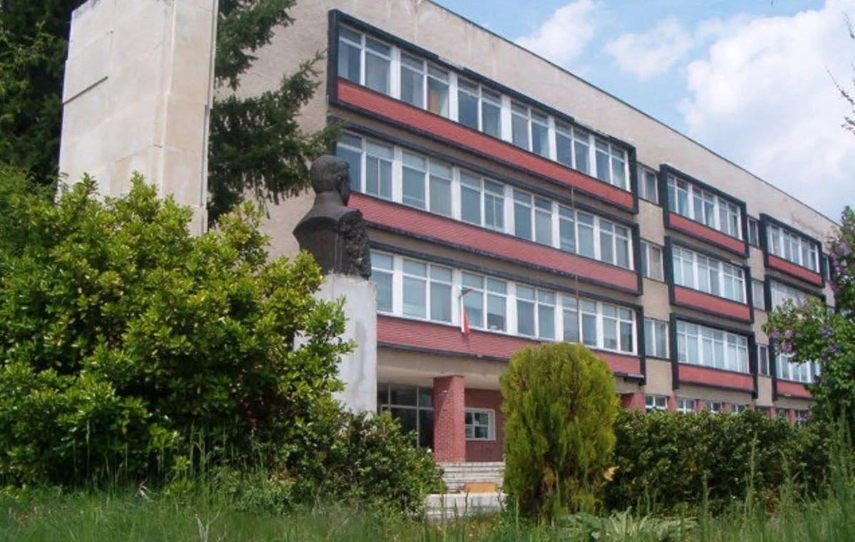 След трагедията в Пловдивско ПГ "Ген. Владимир Заимов" отмени тържеството за дипломиране на Випуск 2026