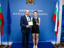 И европейската вицешампионка по карате Теодора Цанева бе наградена от министъра