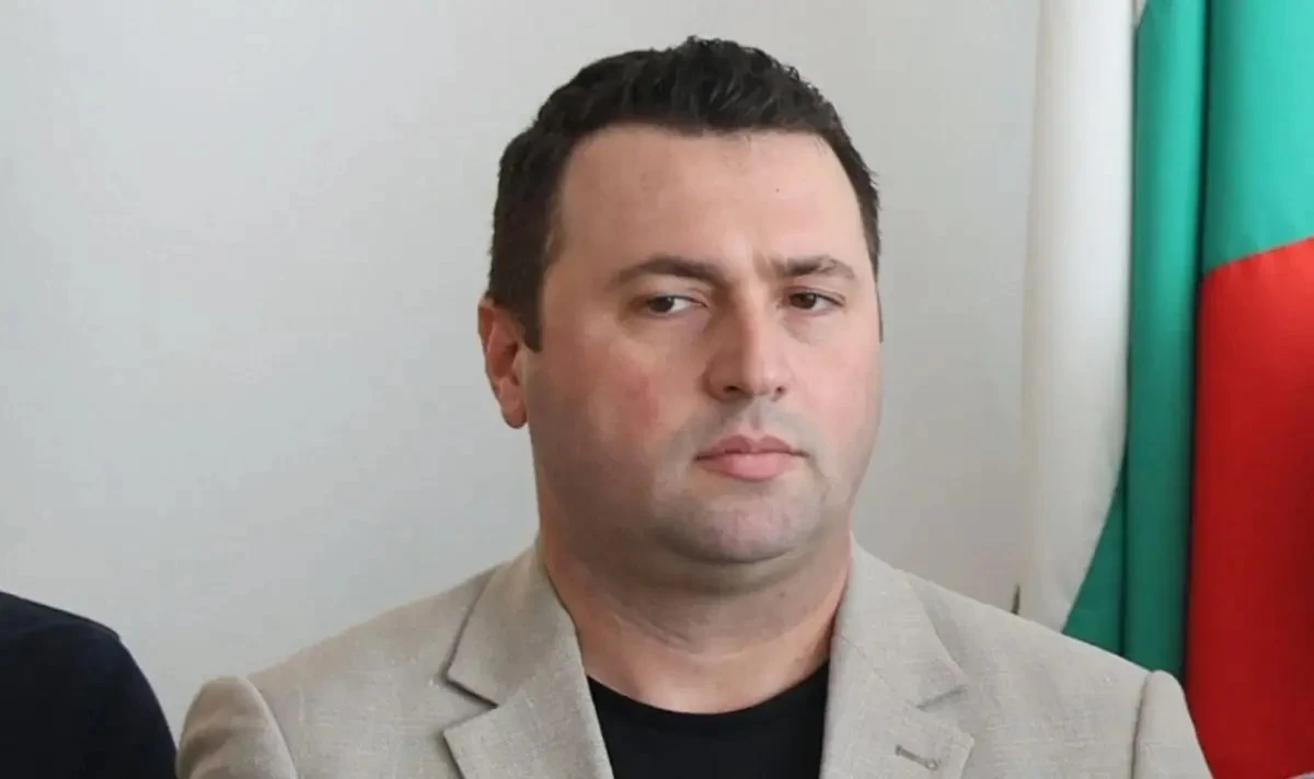 Със заповед на министър председателя на длъжността заместник министър на