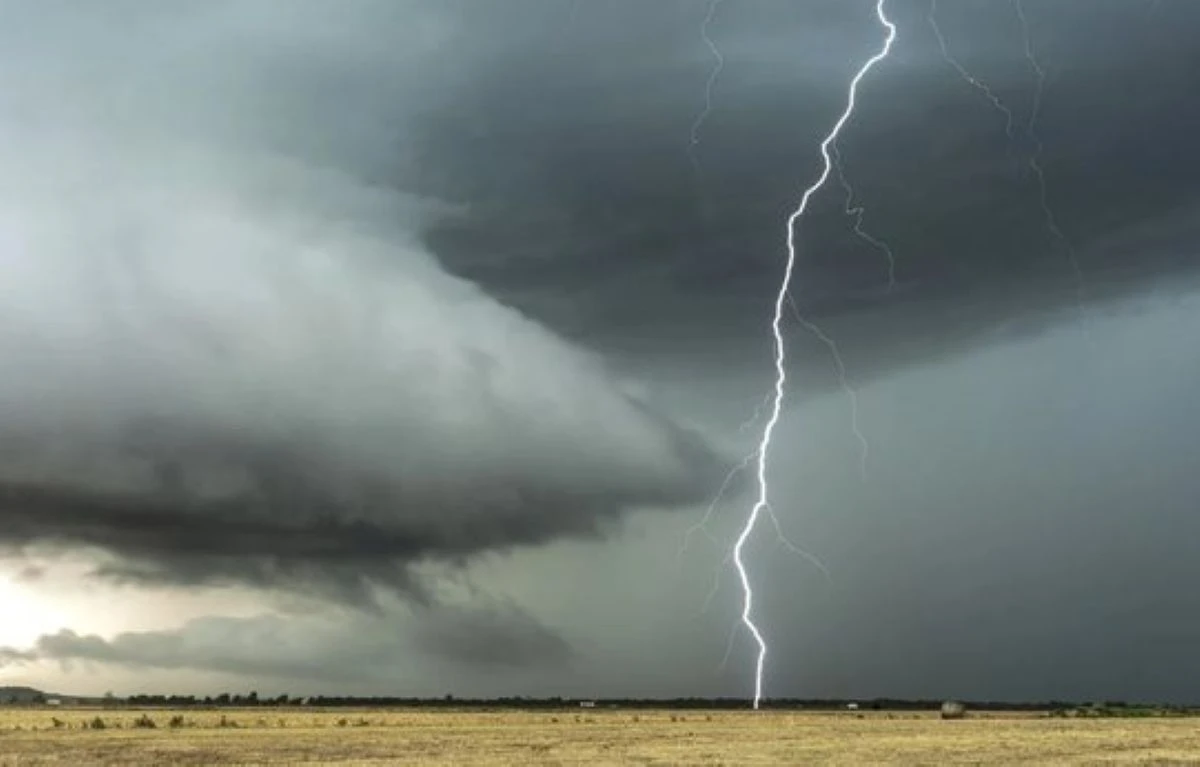 От Meteo Balkans предупреждават за локални валежи придружени с градушки
