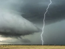 Meteo Balkans с предупреждение: Гръмотевични бури обхващат страната, утре ще бъдат по-интензивни