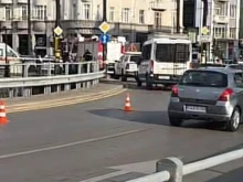 Мъж е бутнат от Лъвов мост в София