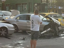 Две коли се удариха на столичния бул. "Вардар"