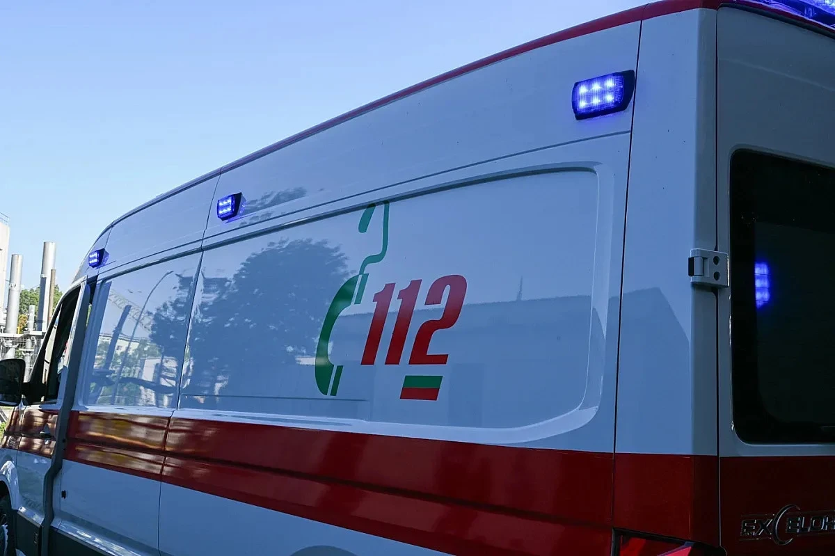 Трима души включително 11 годишно дете пострадаха при катастрофа на