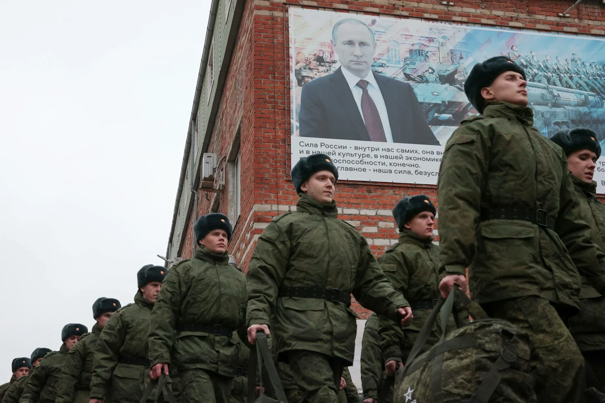 Руските власти засилват принудителната мобилизация сред длъжниците и бившите затворници