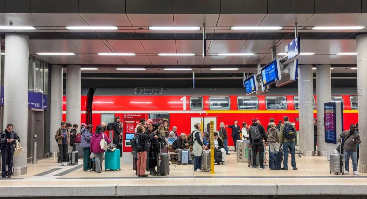Германската железопътна компания Deutsche Bahn обяви че проблемът в телекомуникационните