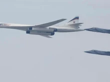 Най-големият боен самолет с ескорт от МиГ-31 патрулираха близо до арктическите територии на НАТО