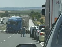 Мъж и 2 деца загинаха при катастрофата с тир на "Тракия"! Затвориха магистралата!