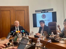 Държавните служители ще започнат да си плащат осигуровките, 30% увеличение на винетните такси: Какво предвижда Бюджет 2026? 