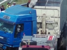 В тежко състояние остава жената, пострадала при бруталната катастрофа на АМ "Тракия" вчера