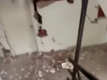 Сградата се разпада под краката му: Кадри запечатаха мощните трусове във Венецуела