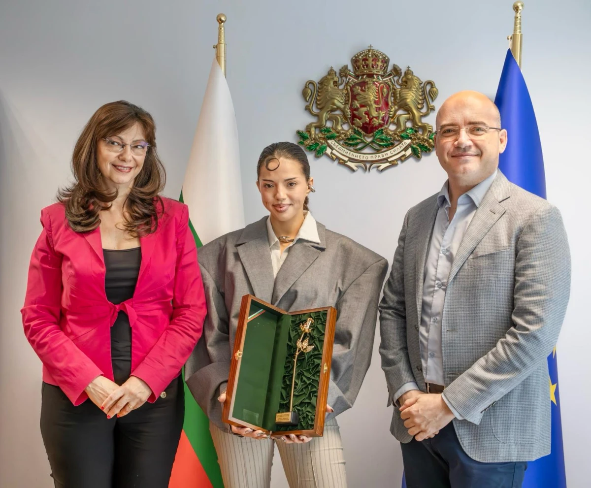 Победителката в музикалния конкурс Евровизия 2026 DARA прие поканата на